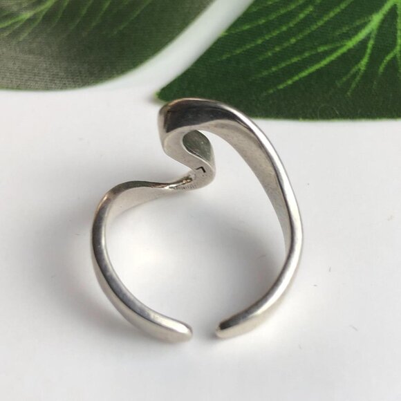 √ Irregular Bent Ring - Picture 3 of 3